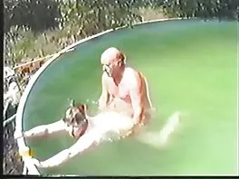 Стройната блондинка home porno Наоми Уудс удари в хола