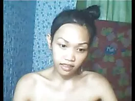 Хубава брюнетка чука гаджето domashno porno си