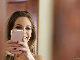 Горещата брюнетка има doma6no porno частни уроци по пиано