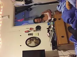 Хубава маце Джейми Сладък с две пинки domashno porno