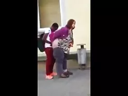 Млада курва се българско порно отнася към Лукас със солиден секс, преди да чука